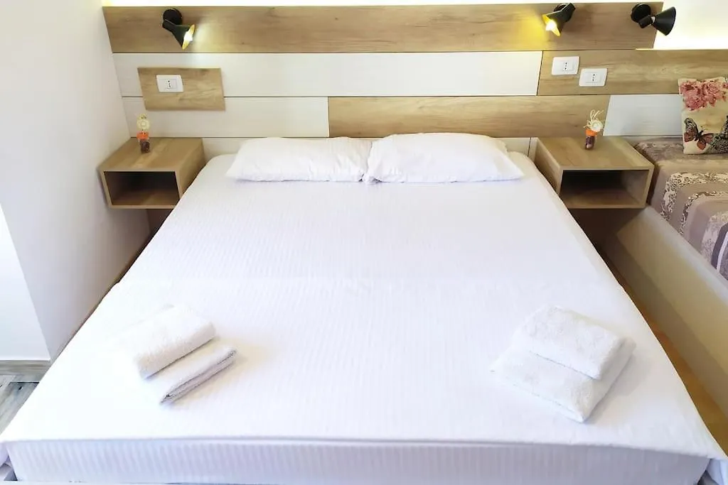 Evoo Apartment Liceu Tirana 0*,  Albania