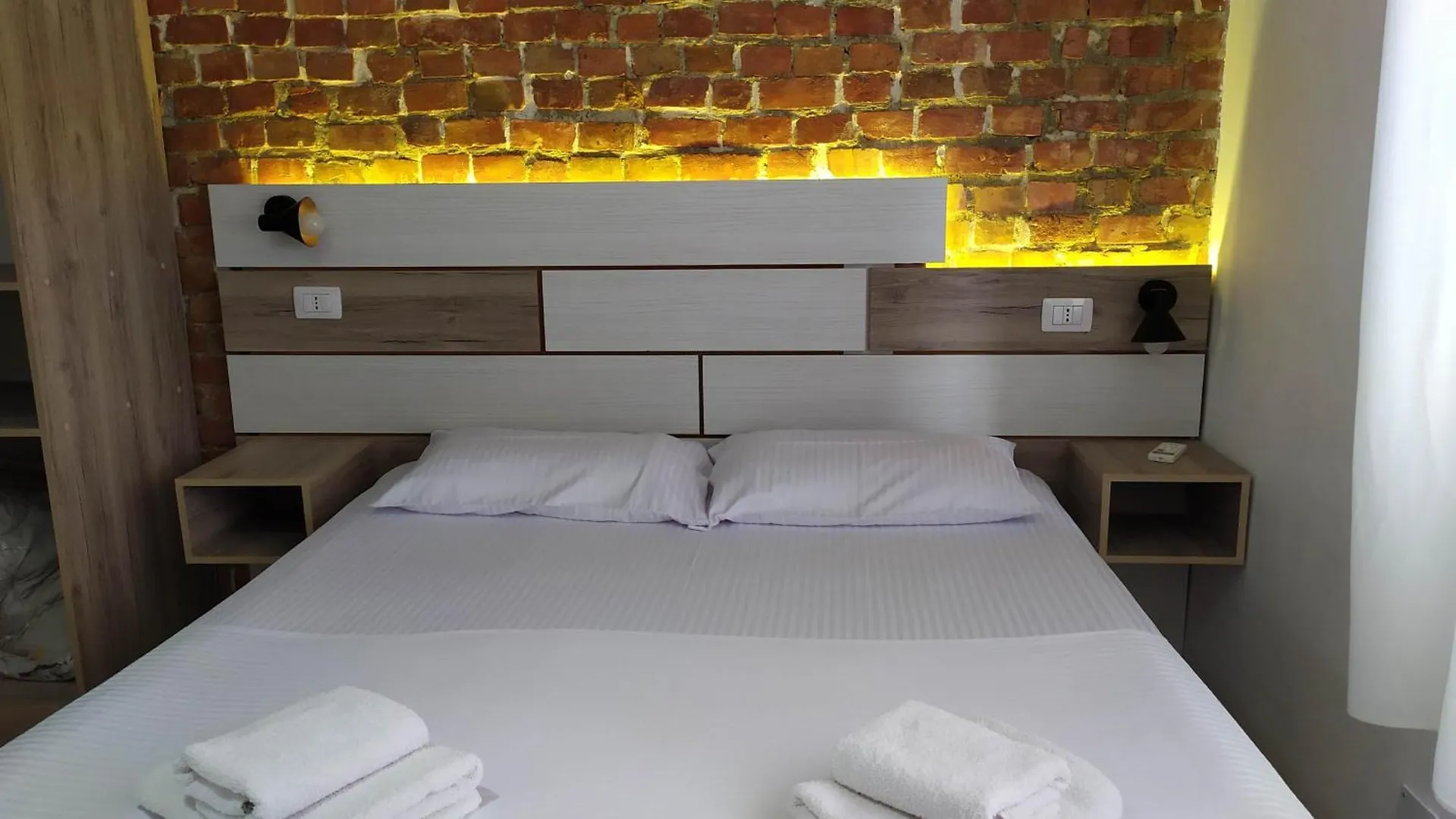 Evoo Apartment Liceu Tirana 0*,  Albania
